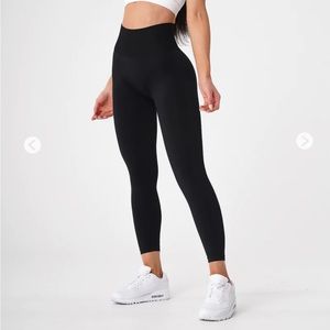 NVGTN NWT*** Black Solid Seamless Leggings Medium